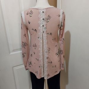🌺 LIKE NEW Rewind Lace Back Shirt/Blouse